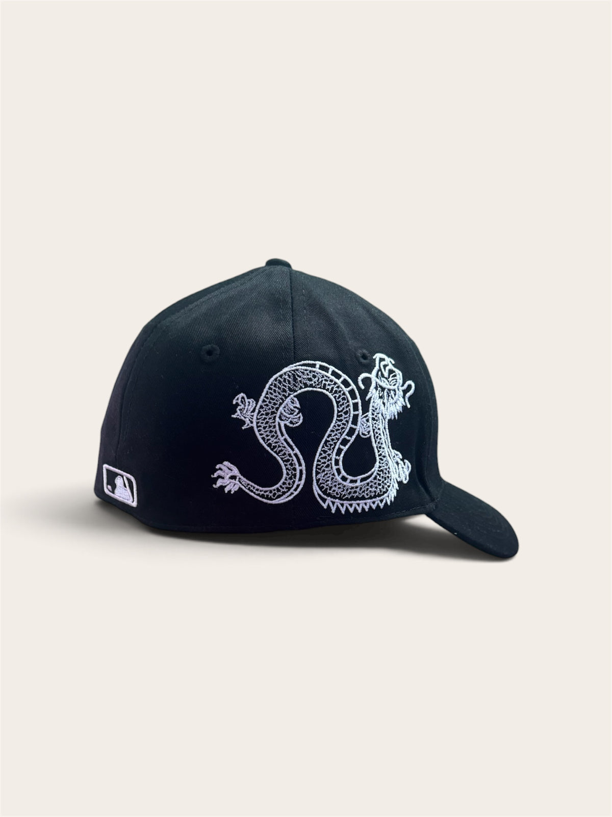 Men’s Black Fitted Cap with Dragon Embroidery | Stylish Baseball Cap